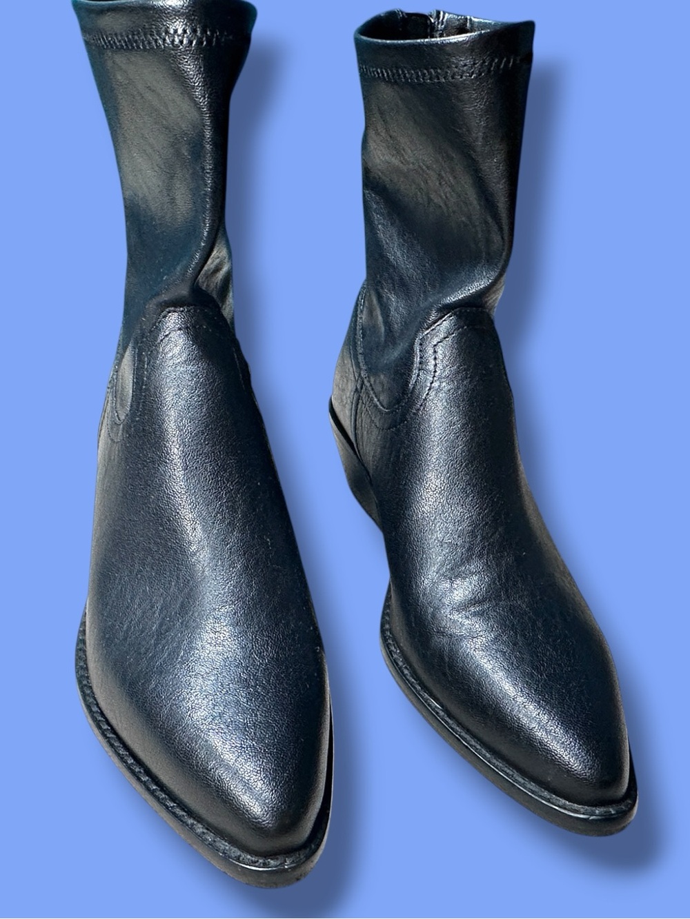 EUC DKNY Women's Raelani Faux Leather Pointed Toe Ankle Boots SIZE 8 - Picture 5 of 15